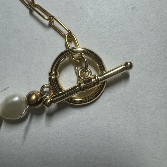 Elegant Gold and Cream Pearl Bracelet - Picture 3 of 3